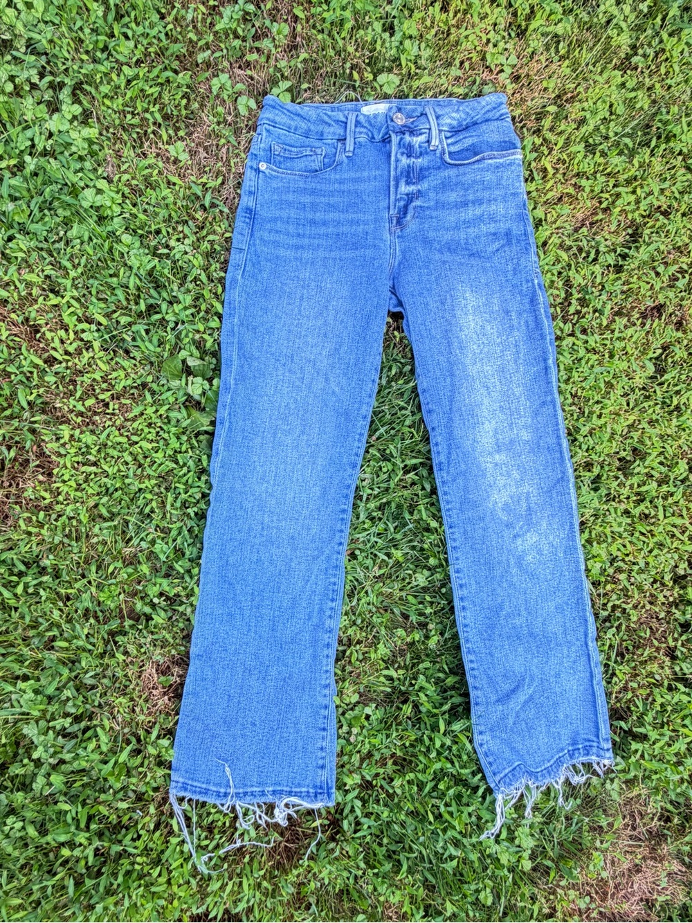 Frame Denim Straight-Leg Jeans in Mid Blue with Frayed Hem